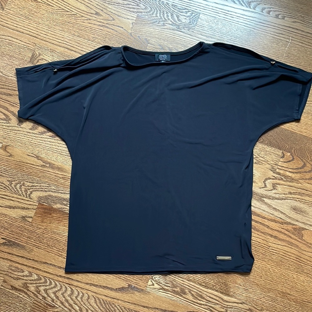 EUC Jones New York Short Sleeve Cold Shoulder Top